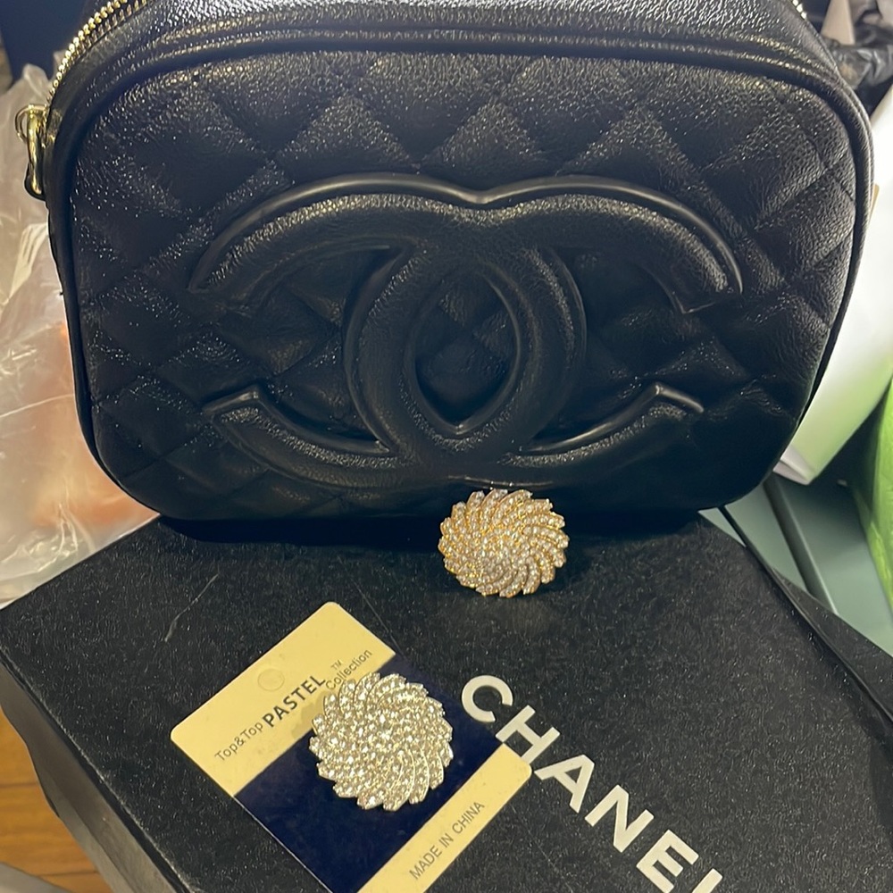 CZ Classic design brooch
